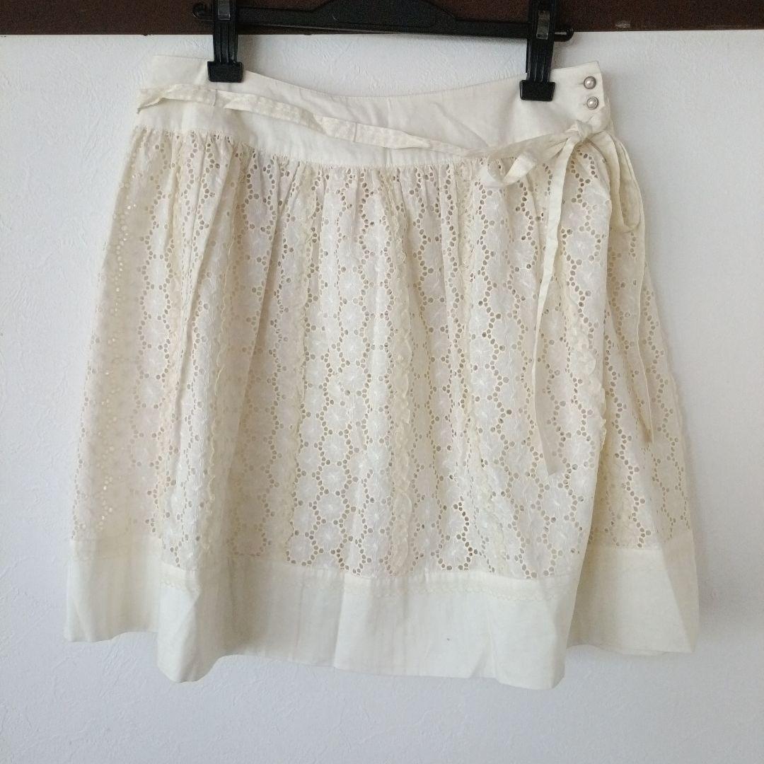 新品未使用　さえら　ヒスクローネ クリーム色　腰エプロン　レース