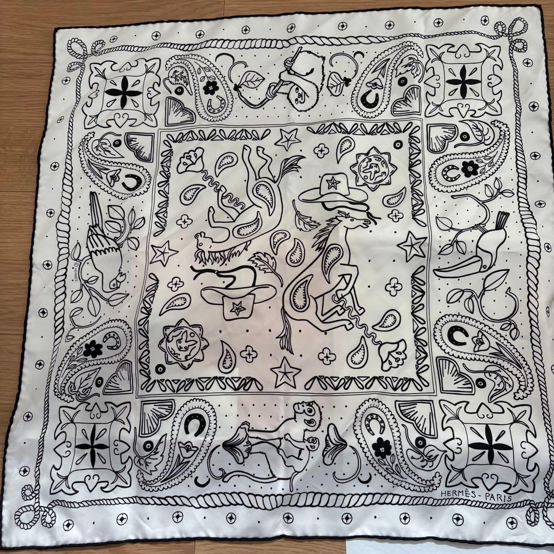 Hermès エルメス　シルクバンダナ　カレ アニマル・バンダナ