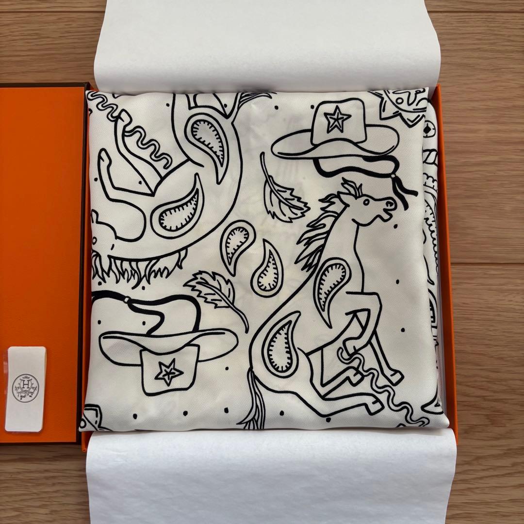 Hermès エルメス　シルクバンダナ　カレ アニマル・バンダナ