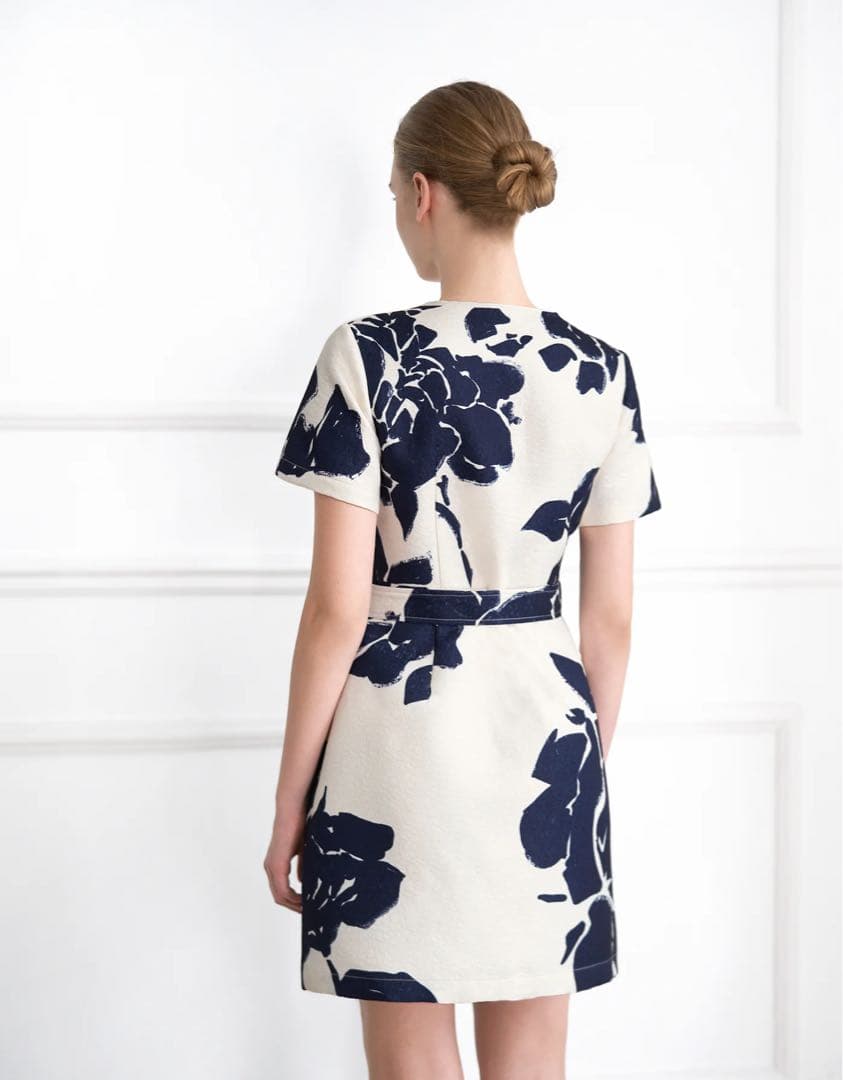 SaturdayClub ワンピース S 夜職 ラウンジ　きれいめ 白×ネイビー