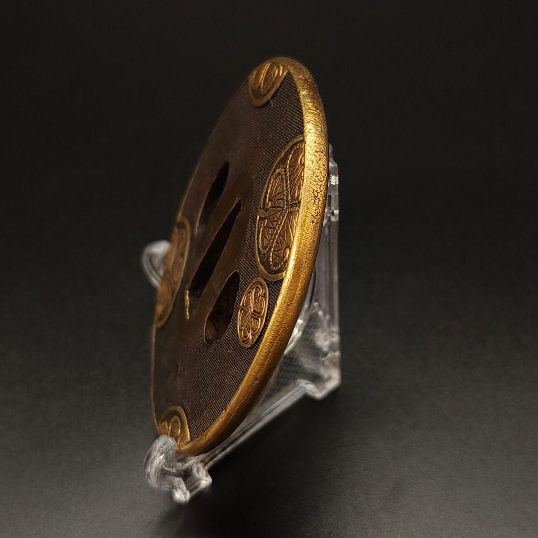 日本刀装具　刀鍔　家紋の図　三つ葉葵　銅地　細工　金メッキ　刀剣美術　武道具