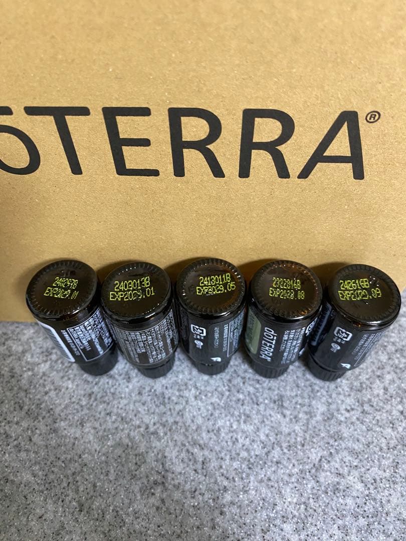 ドテラ　【正規品】　エッセンシャルオイルセット　ココナッツオイル　事典　付き