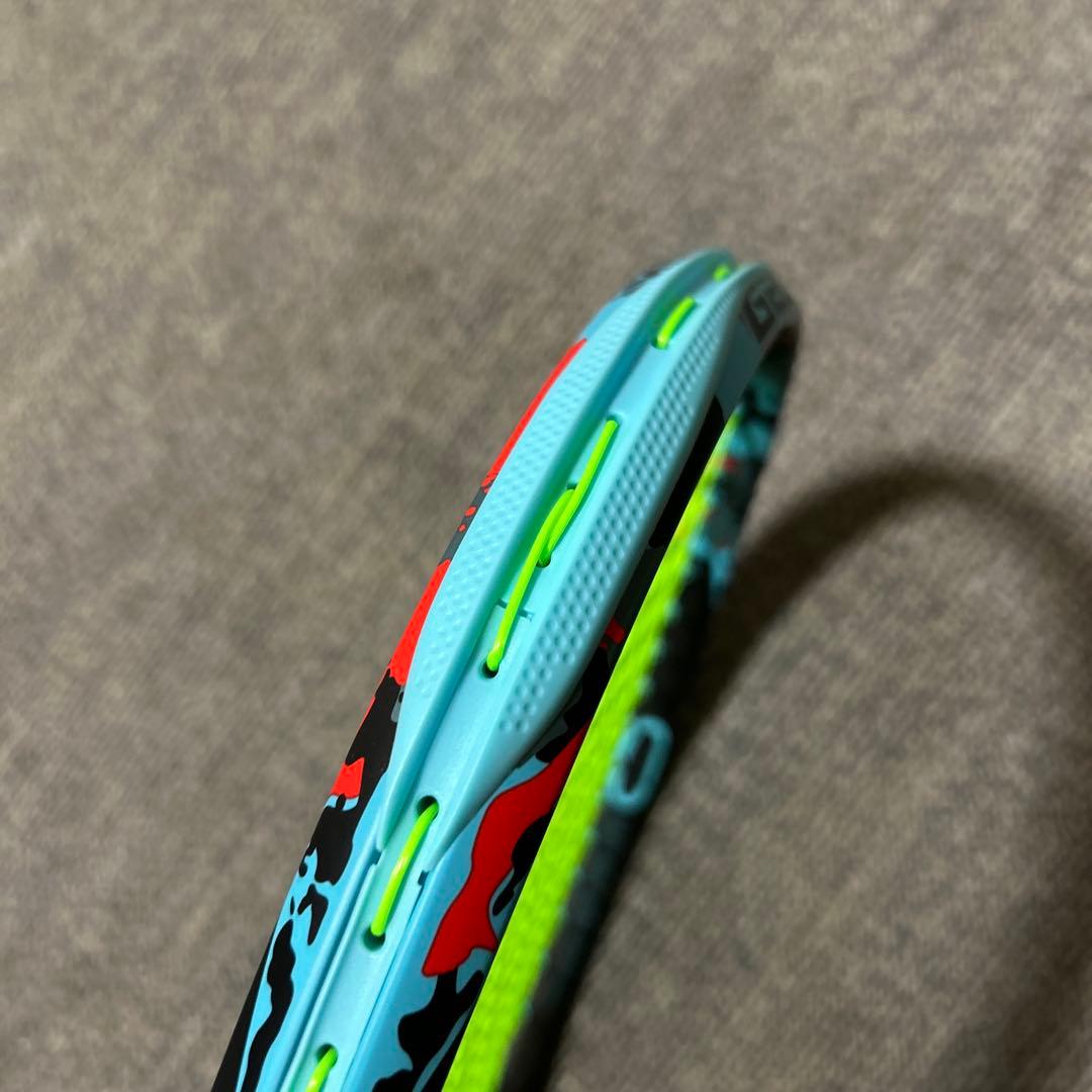 ジオブレイク70vヨネックス　少しひびがあり