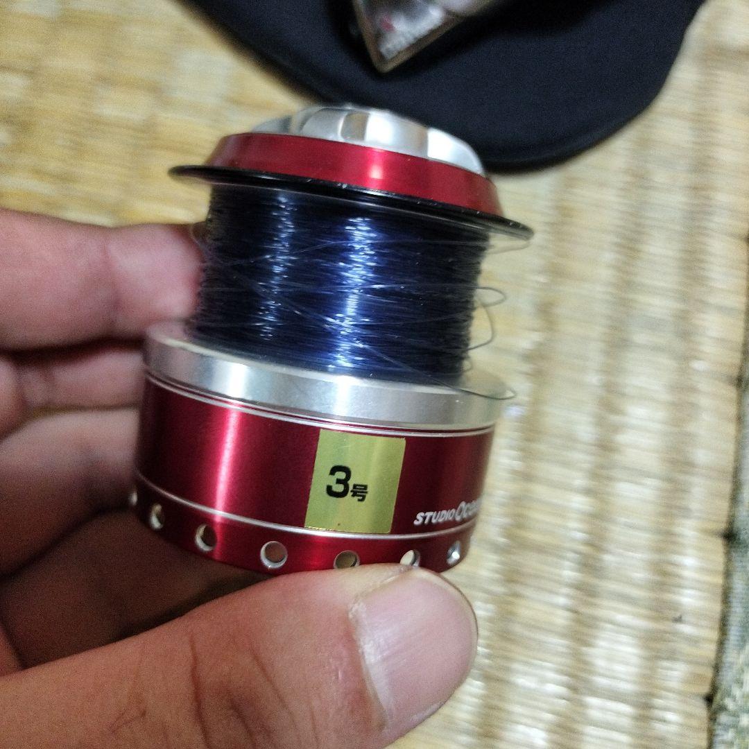 DaiwaトーナメントISOZ-3000LB　替えスプール2個・ケース付き