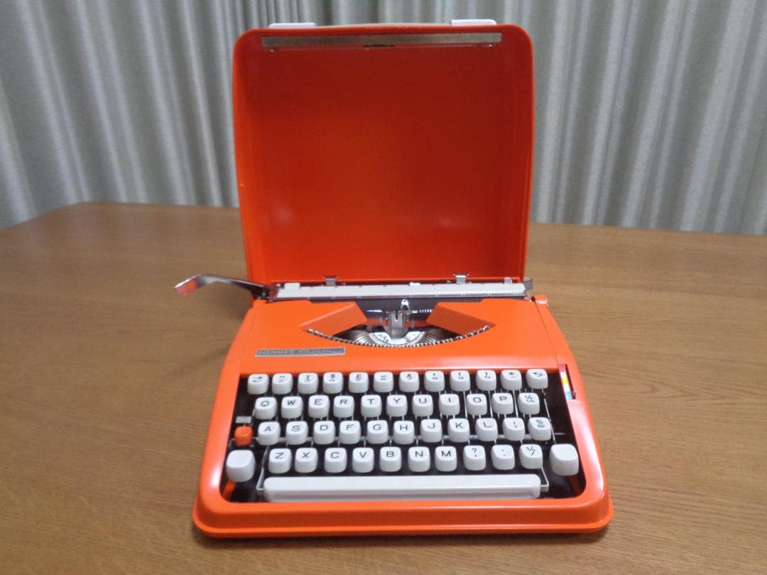 完動品　HERMES baby エルメスベイビータイプライター　オレンジカラ―