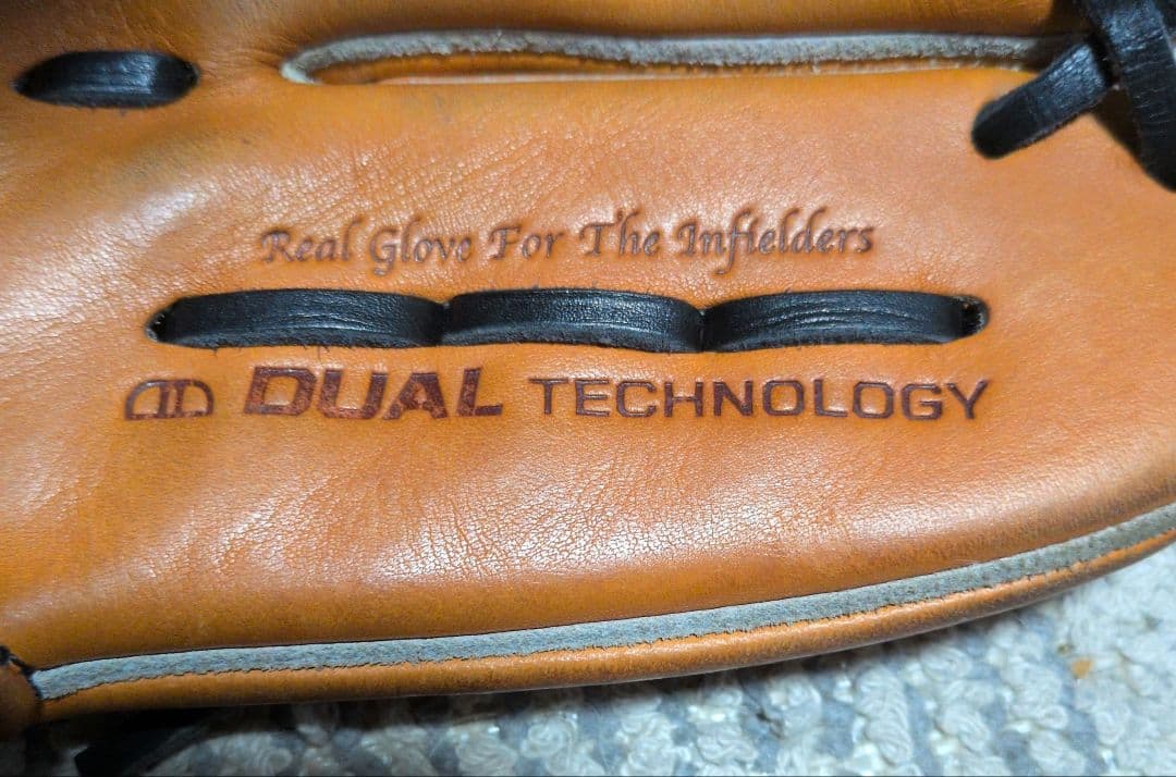 限定値下げ！　限定モデル ウィルソンスタッフ デュアル 硬式内野用グローブ D6
