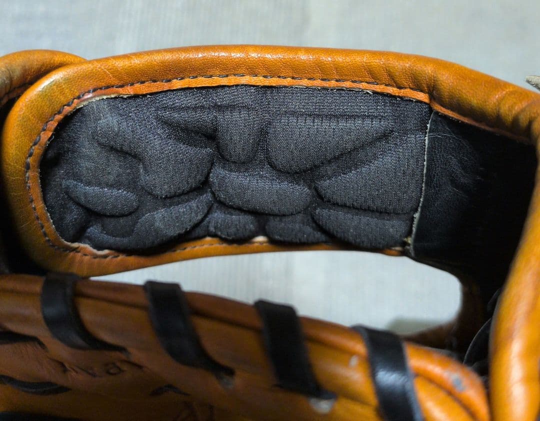 限定値下げ！　限定モデル ウィルソンスタッフ デュアル 硬式内野用グローブ D6