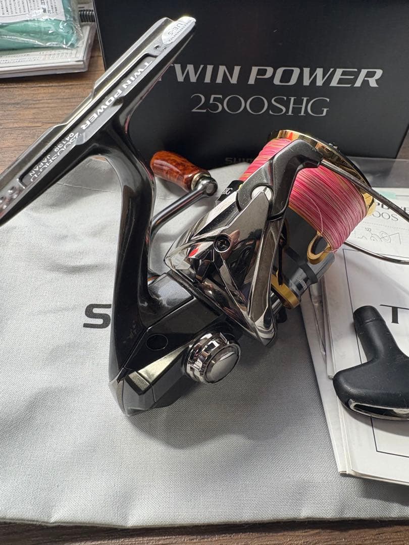 シマノ　20ツインパワー 2500SHG 中古品