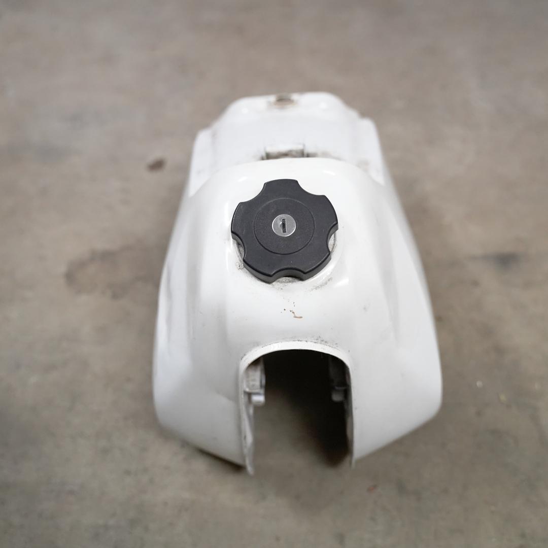 YAMAHA ヤマハ TT250R ガソリンタンク　無地　ホワイト　鍵付き