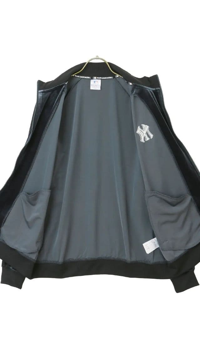 【送料込・新品未使用】ベロア調トラックジャケット/パンツ 上下セットアップ M.