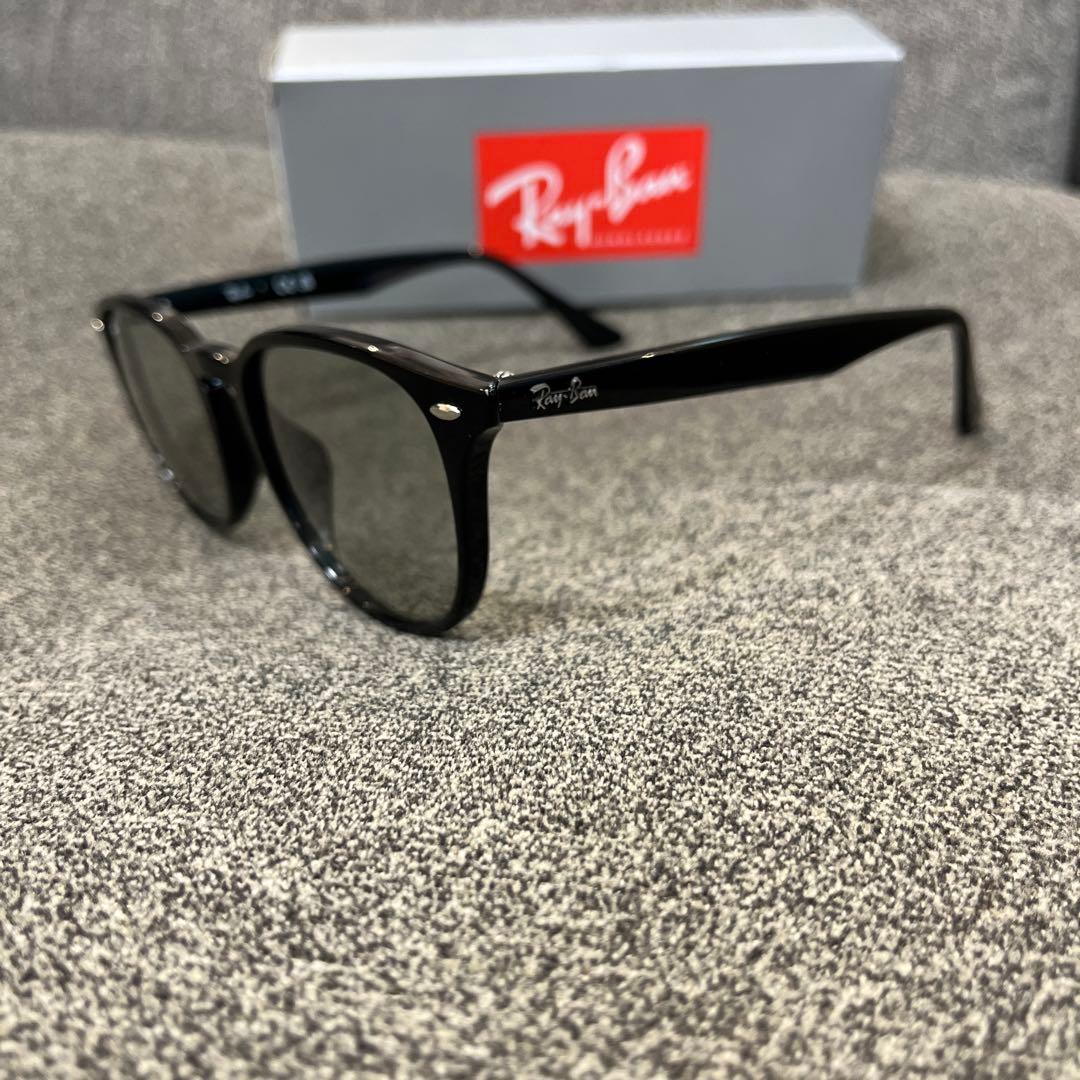 レイバンRayBan RB4259F601/87 BLACK/LIGHTGREY