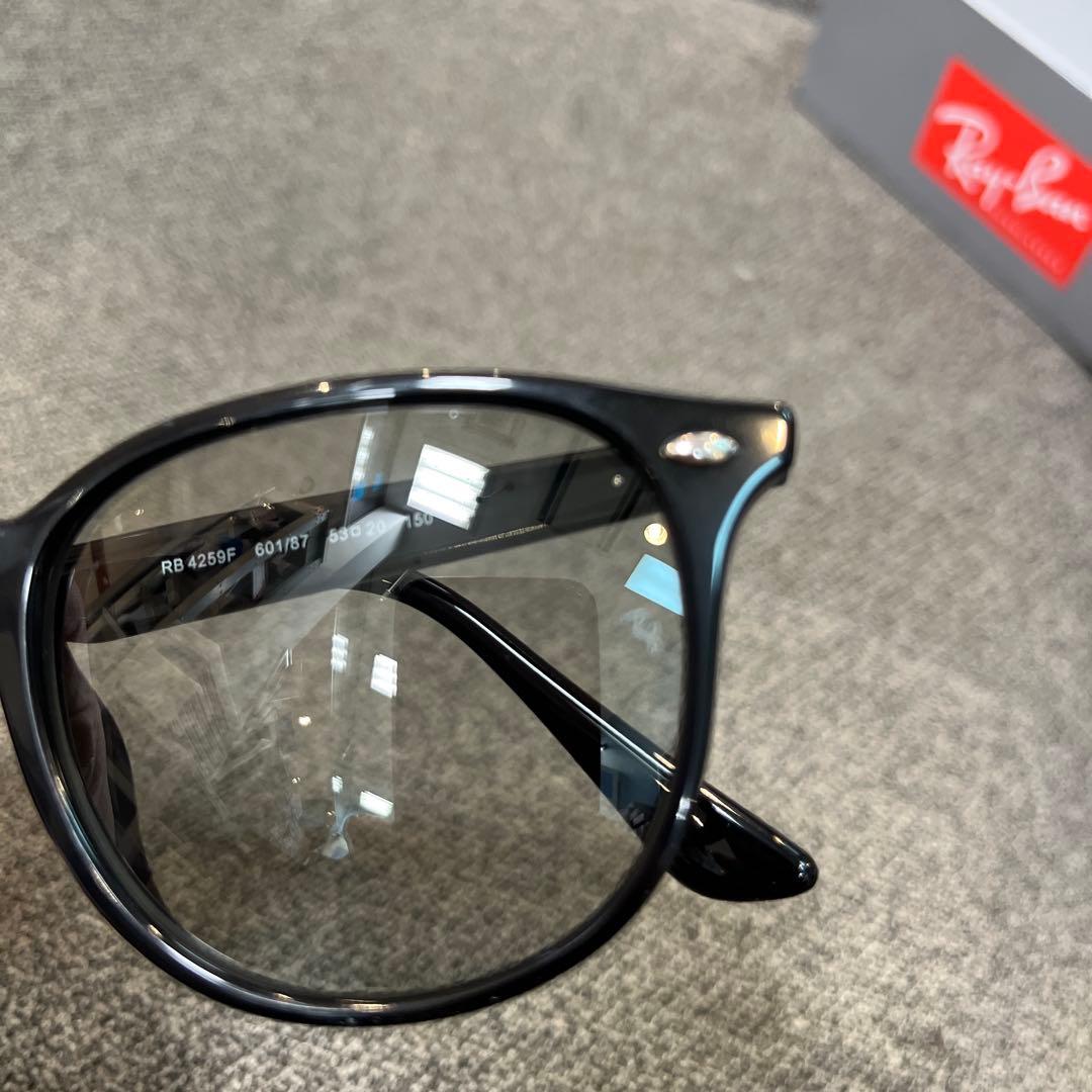 レイバンRayBan RB4259F601/87 BLACK/LIGHTGREY