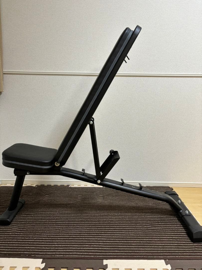 トレーニング用品（ベンチ、ダンベル）