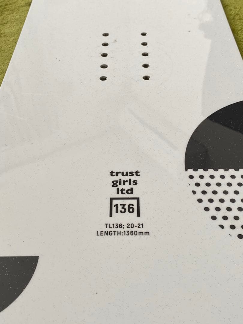 【値下げ】【中古】【美品】death label スノーボード　136