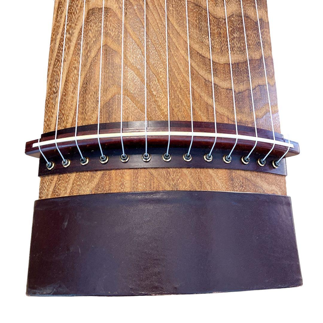 高級琴 箏 13弦 くり甲 綾杉彫り 柏葉 山田流琴 四分六板 楽器