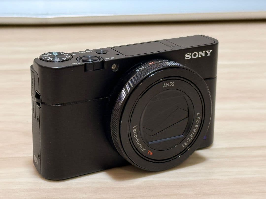 デジタルカメラ SONY Cyber-shot 4K R5 DSC-RX100M5A