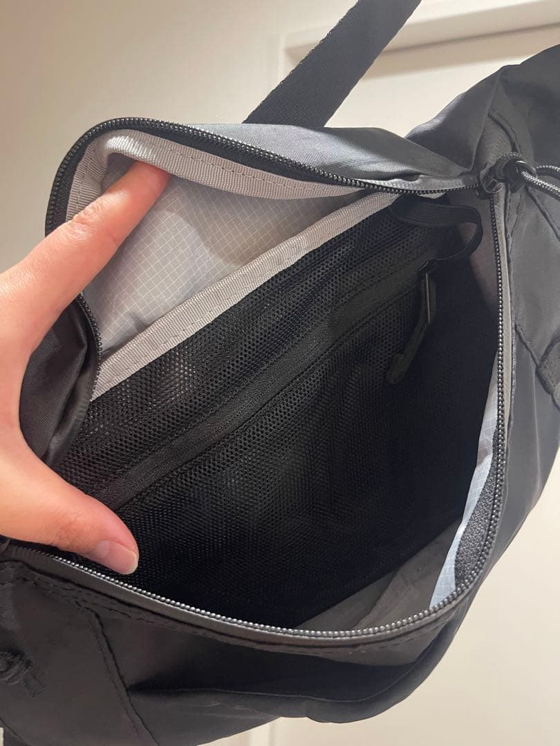 SALE！！ peak ボディバッグ 黒 新品タグ付き　未使用