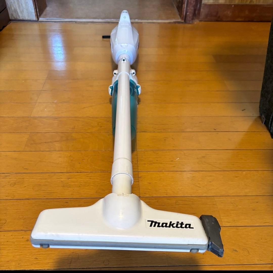 Makita マキタ コードレス掃除機 CL107FD充電器付き LEDライト付