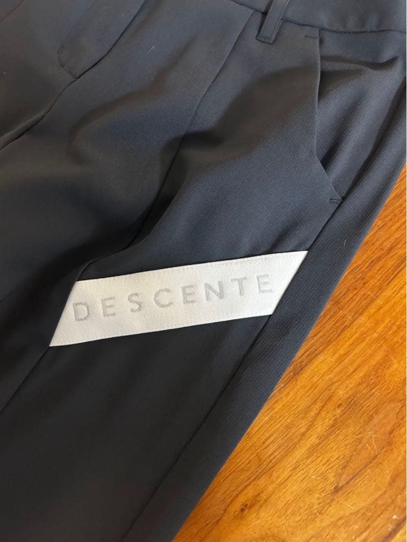 DESCENTE ゴルフウェアセット ホワイト/ブラック　Ｓサイズ上下