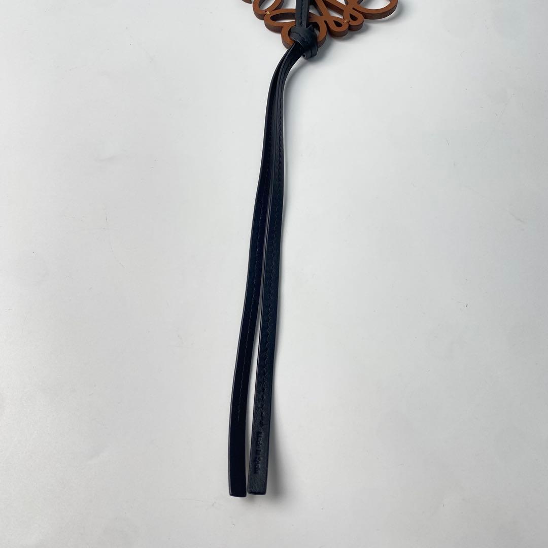 未使用 ロエベ LOEWE アナグラム チャーム ブラウン.