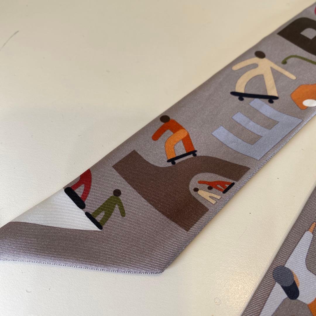 HERMES ツイリースカーフ H064176S 02 スケボー/エトープ - メルカリ