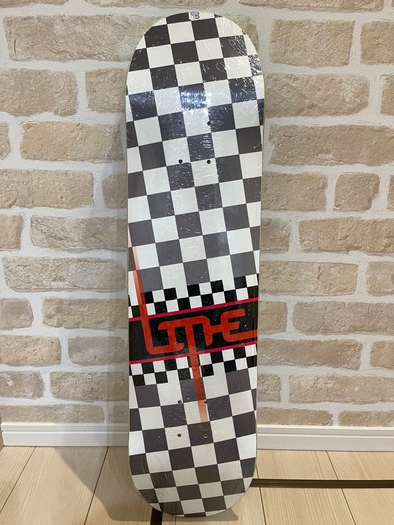 Lithe カーボンファイバーと樹脂の最強スケートボードデッキ！！