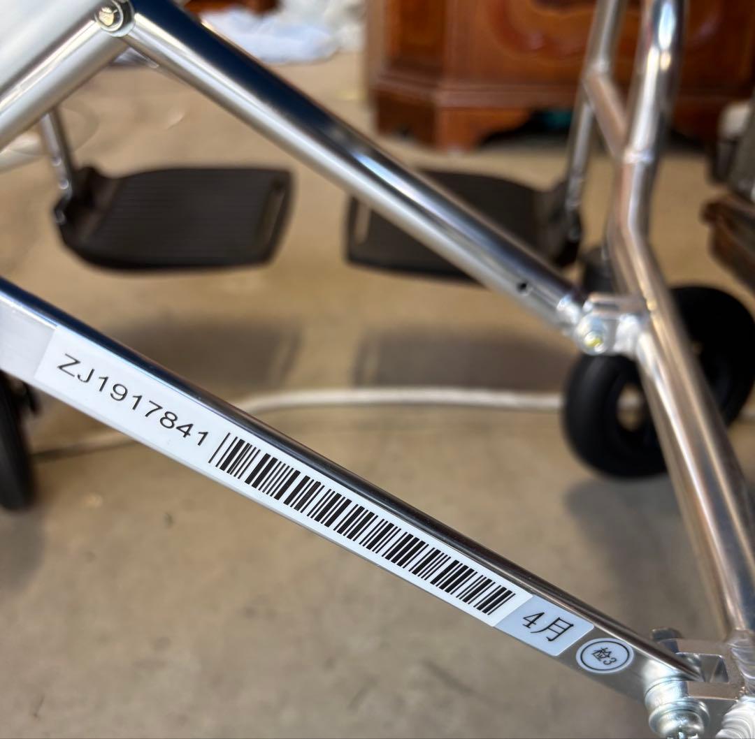 介助用車椅子　KALU7α 未使用　折りたたみ 車椅子 パンクなし