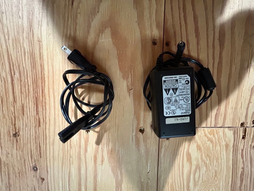 Roland ローランド JUNO-Gi キーボード【ケース、ペダル付き】