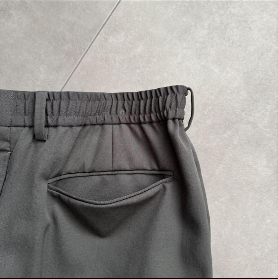 美品 PUBLIC TOKYO スラックス 含浸ウールギャバジン グレー メンズ