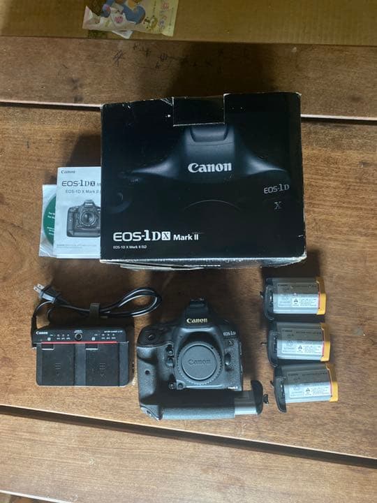早い者勝ち】Canon EOS 1DX Mark2 ボディ＋純正バッテリー4個キヤノン