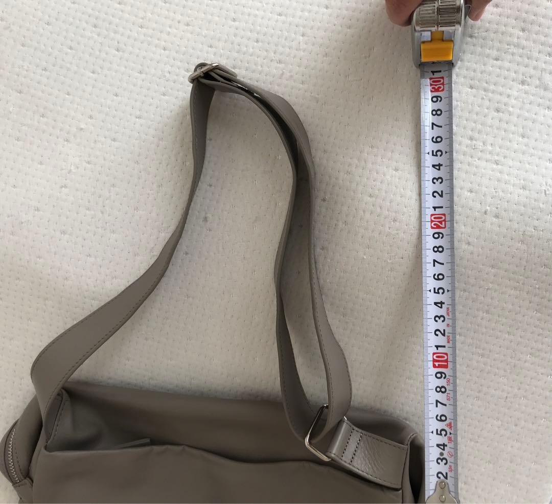 BEARDSLEYレザーボディバッグ