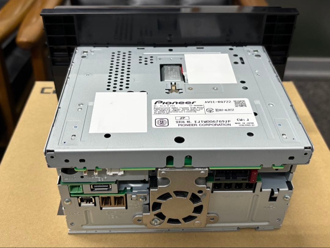 カロッツェリア　カーナビ AVIC-RQ722 楽ナビ 9インチ