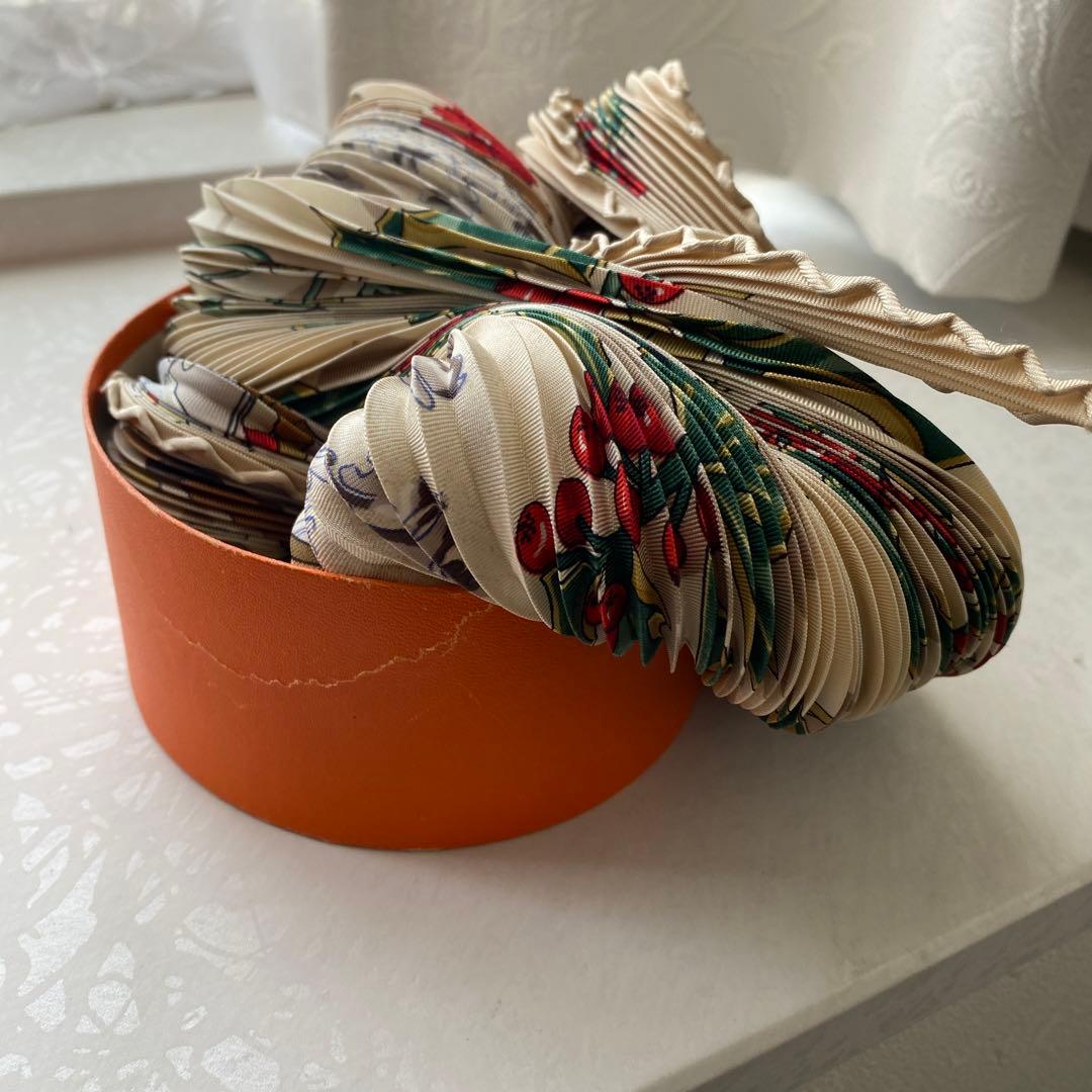 エルメス　プリーツスカーフ　花と雪模様のプリーツスカーフ　箱有