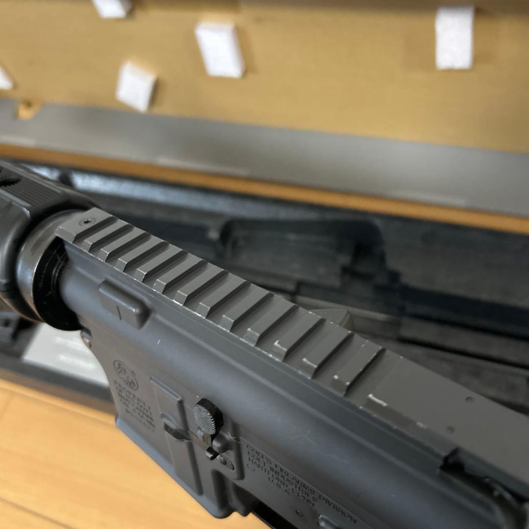 M4A1R 電動ガン 充電器.バッテリー付き