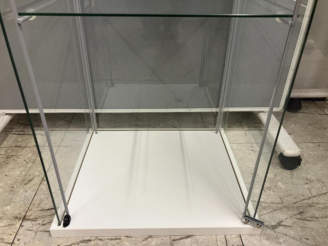 IKEA ガラスショーケース 飾り棚 DETOLF ホワイト②