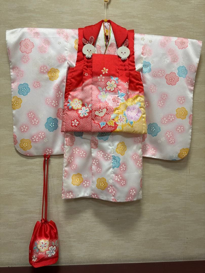 七五三　女の子　着物・被布セット　白地に桜　パステル　鹿子　うさぎ飾り