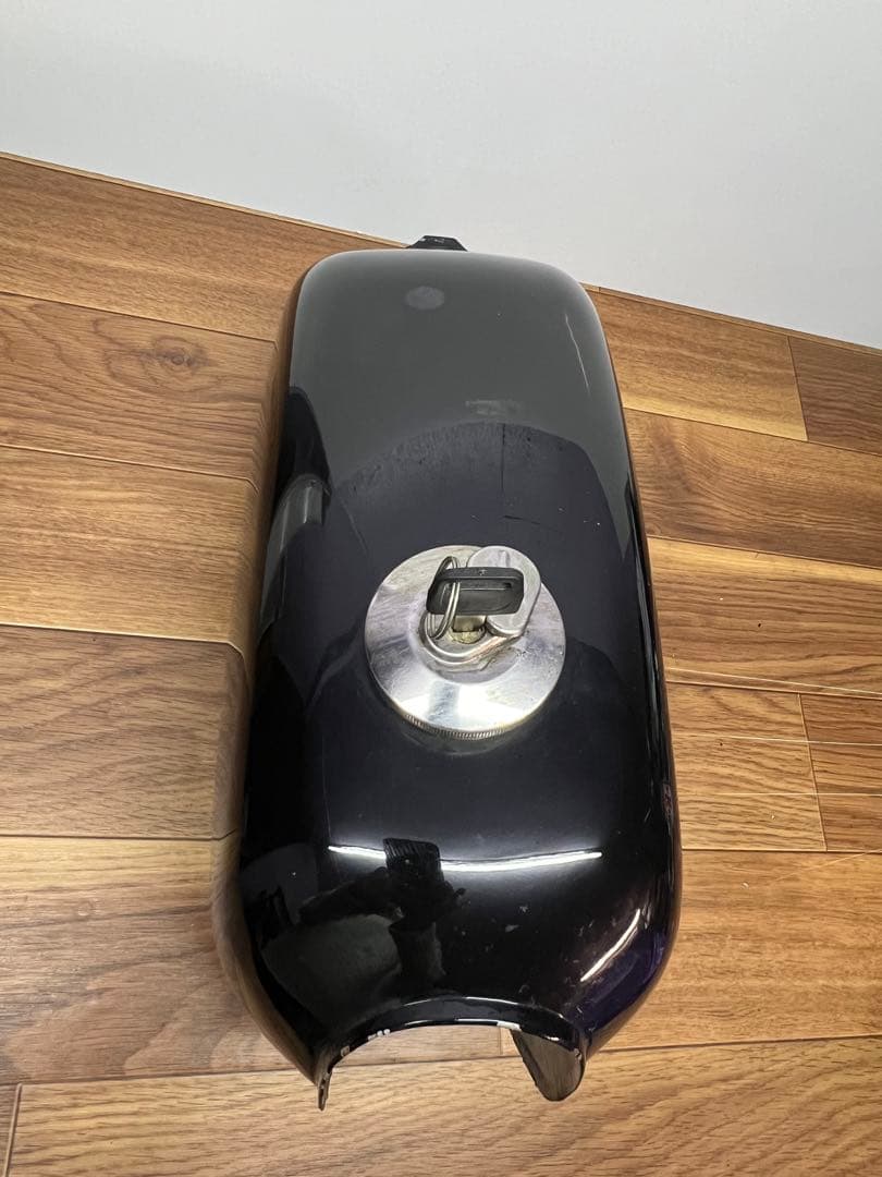 【送料込み】外品⭐︎エイプ50 ガソリンタンク⭐︎カギ付き