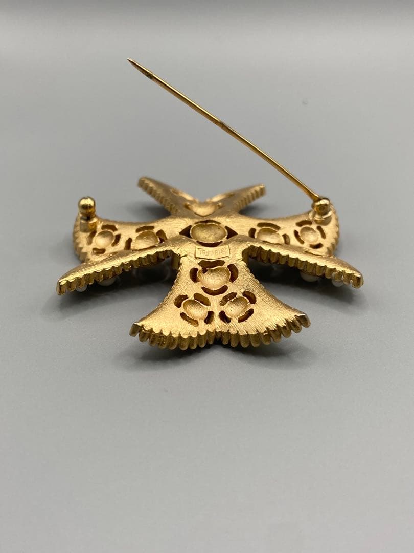 lotuscloud 2449⭐️TRIFARI トリファリ ブローチ ビンテージ