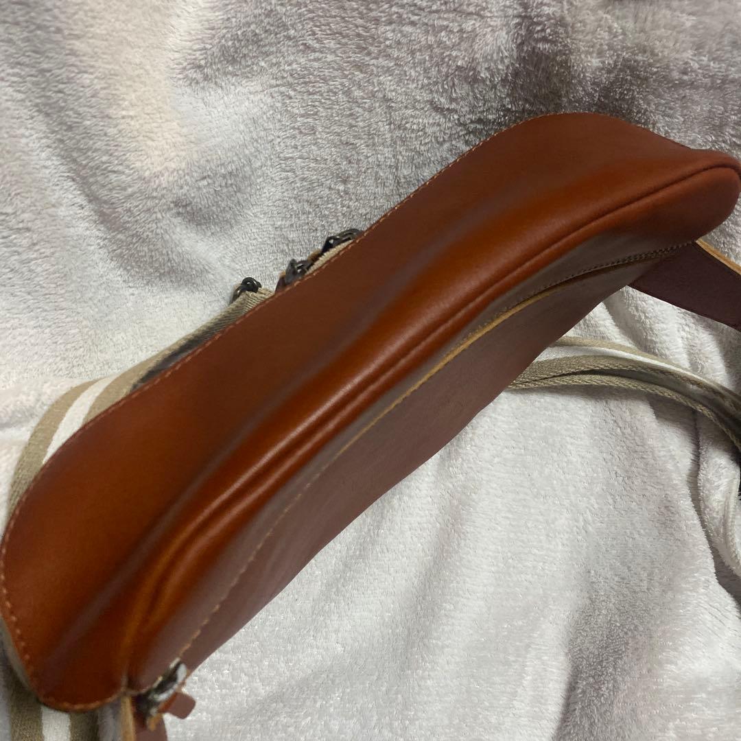 Kanmi カンミ　本革　ボディバッグ　ウエストバッグ　極美品　匿名配送