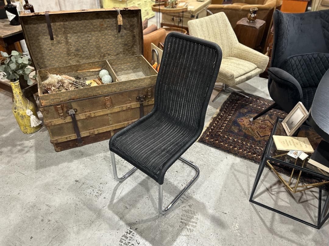 【美品】ダイニングチェア①　キャンチレバー　籠 ラタン　黒　ブラック