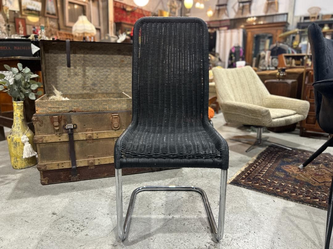 【美品】ダイニングチェア①　キャンチレバー　籠 ラタン　黒　ブラック