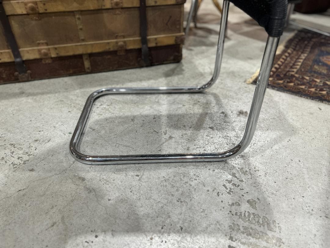 【美品】ダイニングチェア①　キャンチレバー　籠 ラタン　黒　ブラック