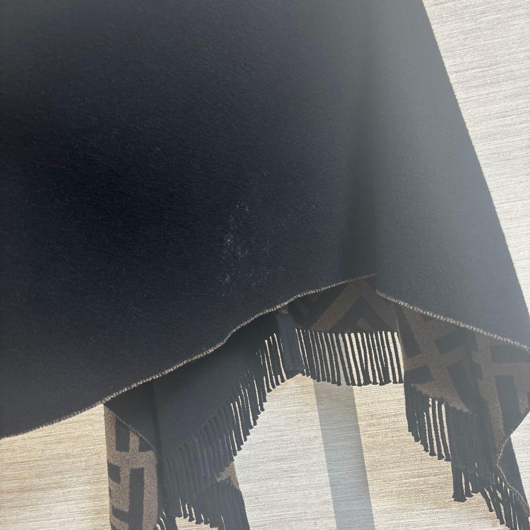 FENDI正規品・人気のリバーシブル・カシミア混　これからの季節に活躍　値下げ！