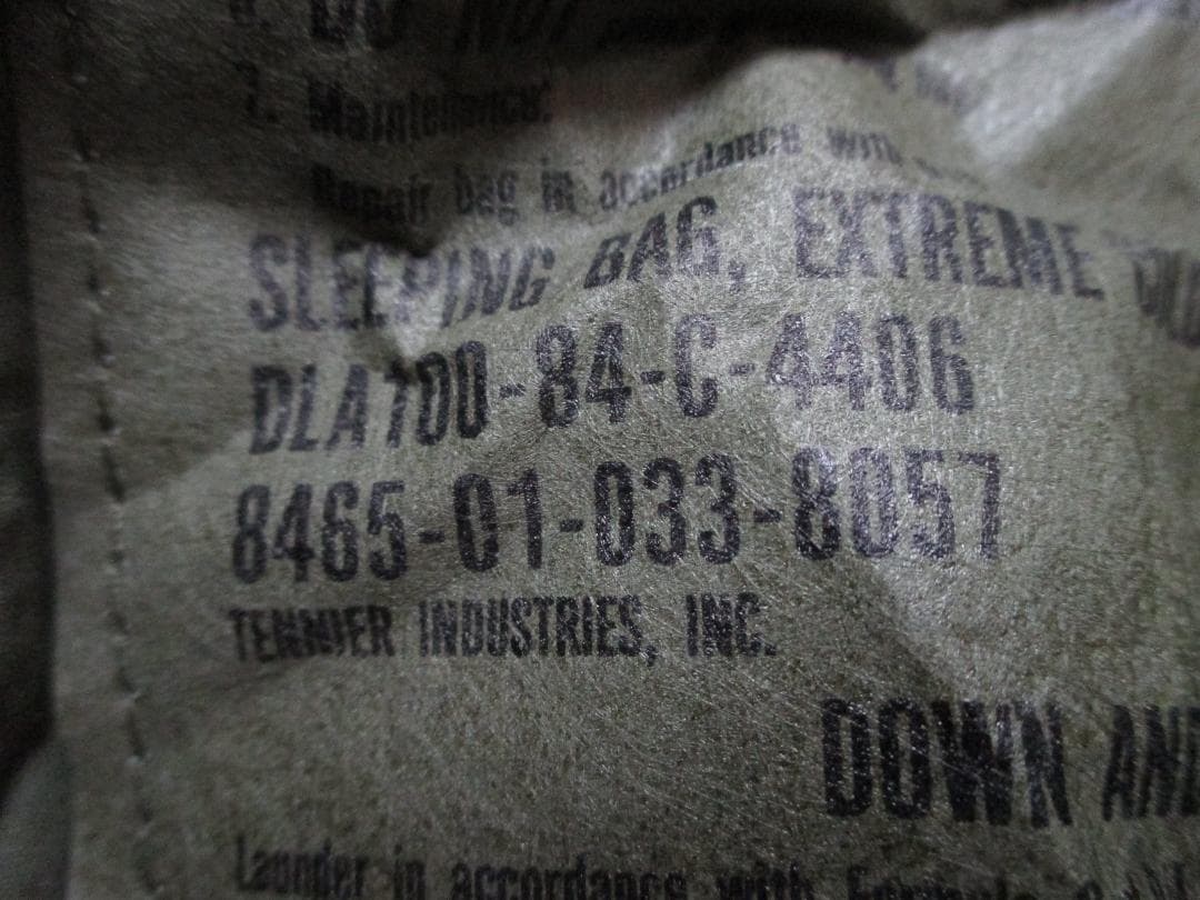 未使用　米軍実物　冬用　極寒地用　寝袋　スリーピングバッグ　シュラフ　寒冷地