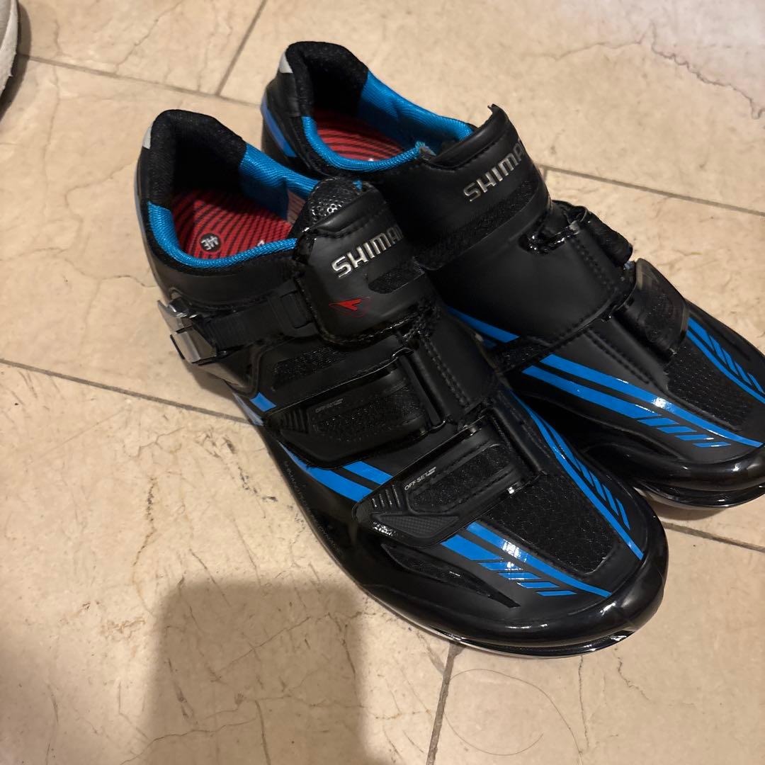 Shimano RC7ブラック 42.5ワイドタイプ26.8センチとなります。