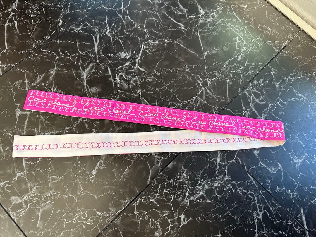 メロンバニー￣(=∵=)￣ ‼︎CHANEL シャネル ロゴリボンスカーフ