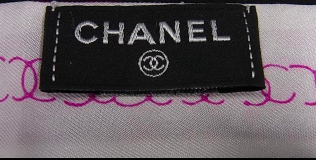 メロンバニー￣(=∵=)￣ ‼︎CHANEL シャネル ロゴリボンスカーフ