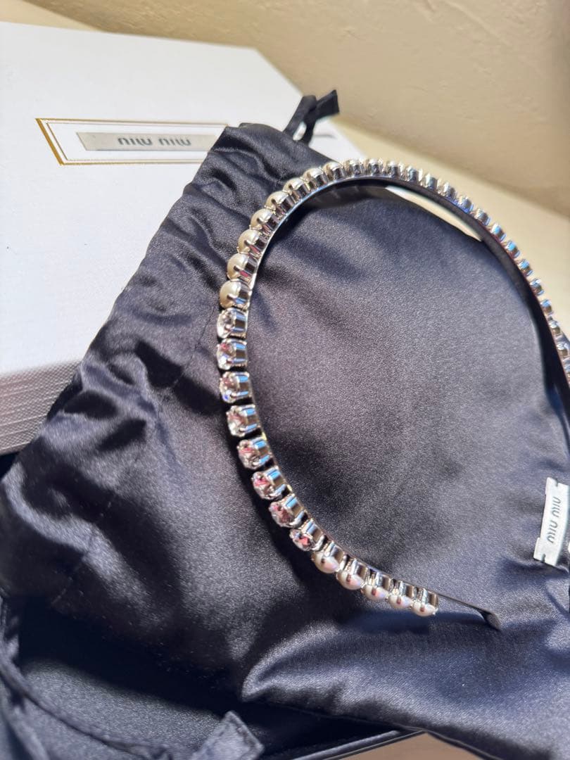 miu miu ビジュー付きヘアカチューシャ