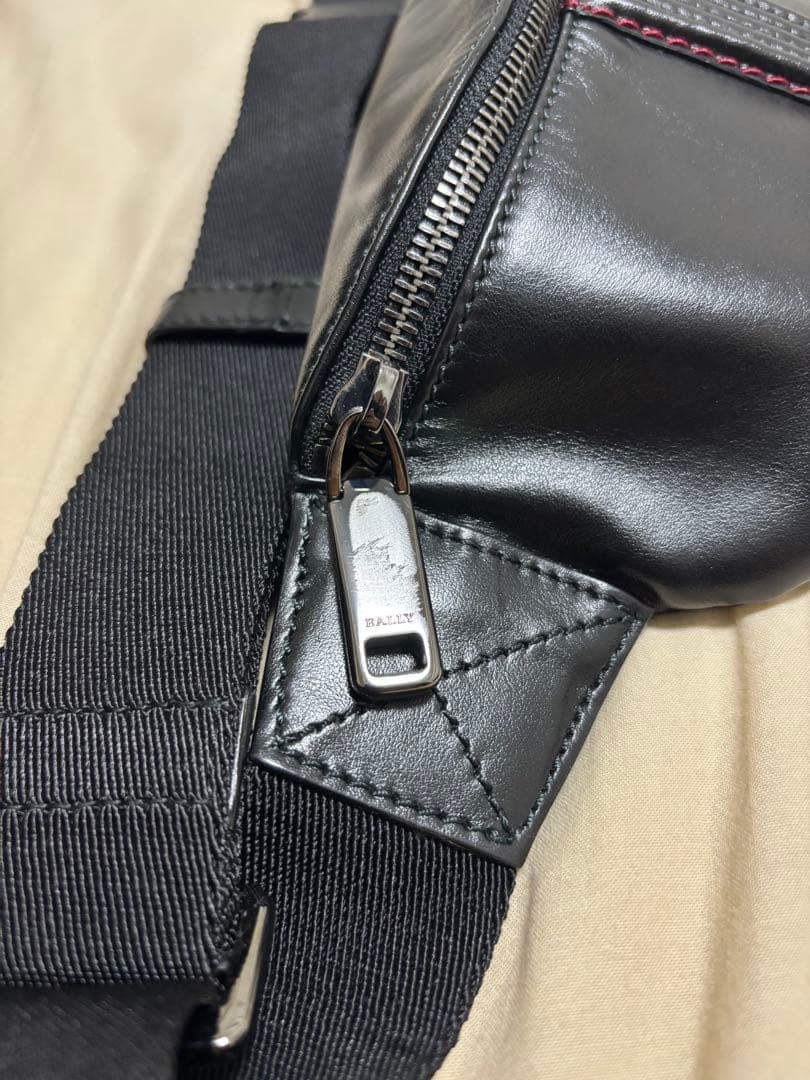 BALLY ボディバッグ ブラック レザー