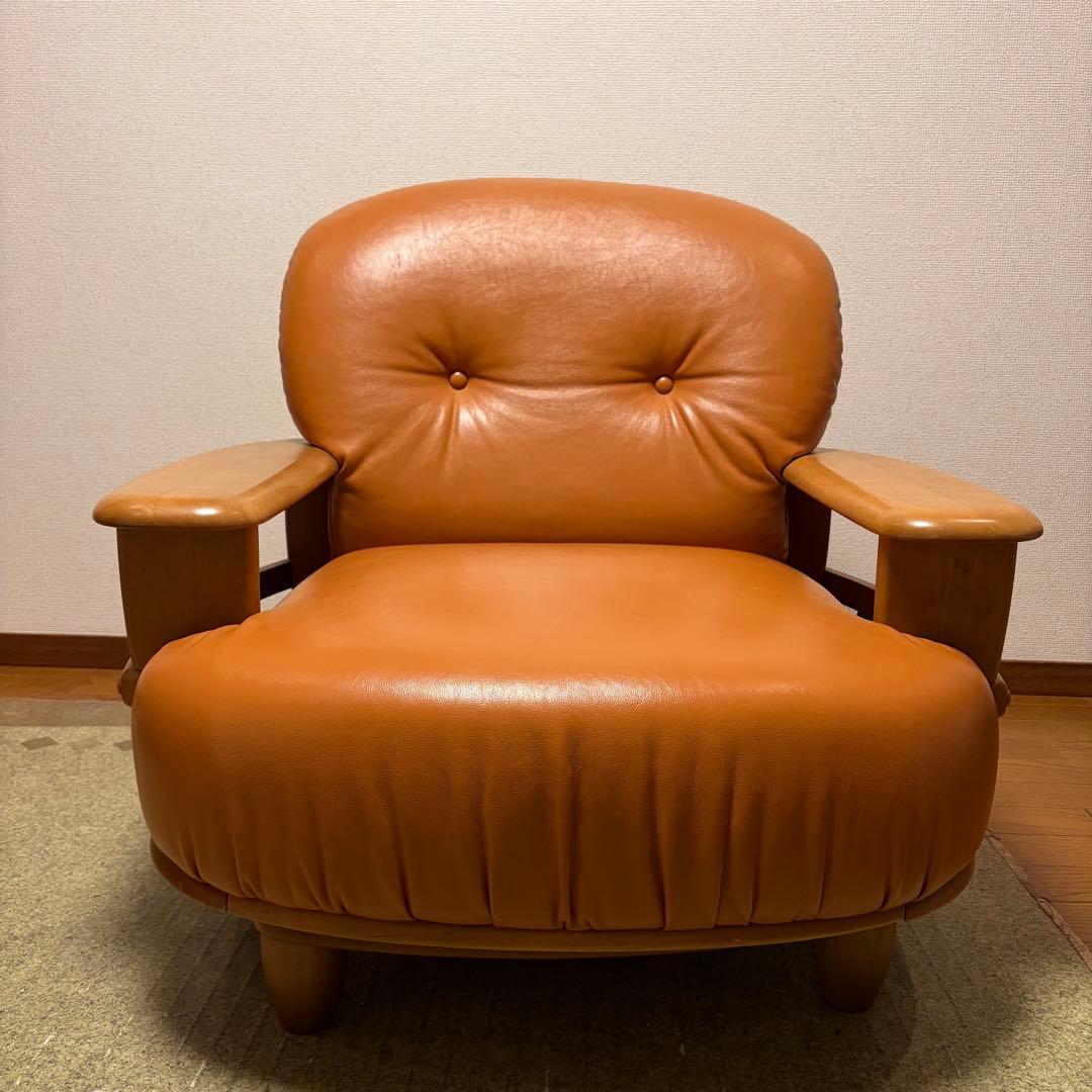 カリモク　回転式アームチェア　ソファ　1人掛け　ラック付き　たのめる便　送料込